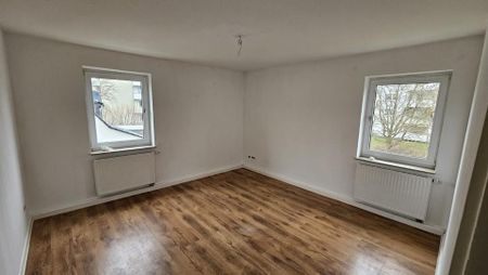 Frisch gestrichene 3 Zimmer, Küche und Bad mit Fenster Wohnung - Foto 3