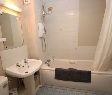 2 bed Flat for rent - Photo 5