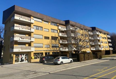 Appartement de 4 pièces partiellement rénové situé au 2ème étage avec ascenseur. - Photo 5
