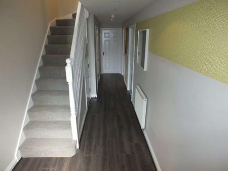 Pascal Crescent, Shinfield, RG2 - Photo 2