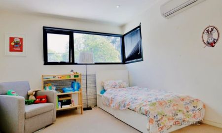 3 Bed, 2 Bath - Photo 4