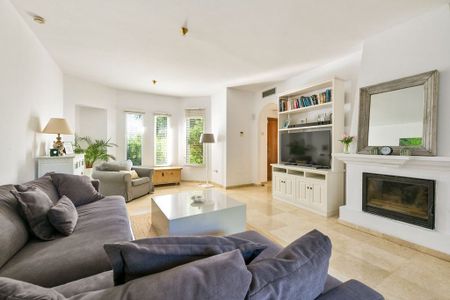 Luxury Semidetached House for rent in Estepona, Andalusia - Photo 2