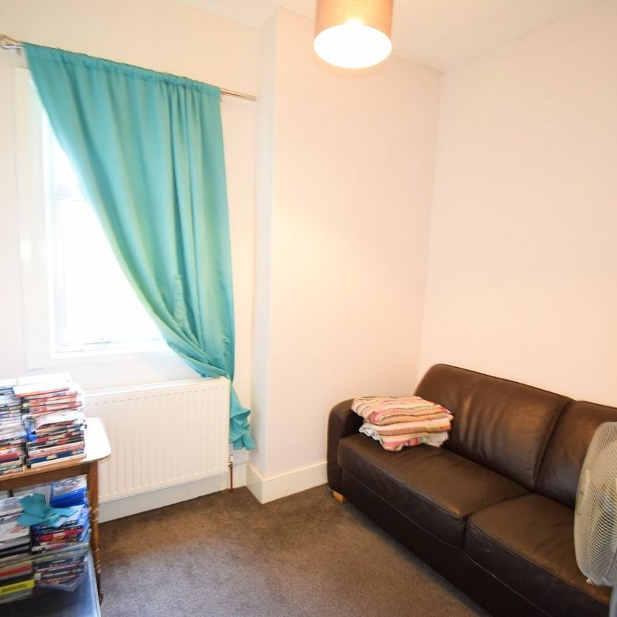 Room in a Shared House, James Avenue, NW2 - Photo 1