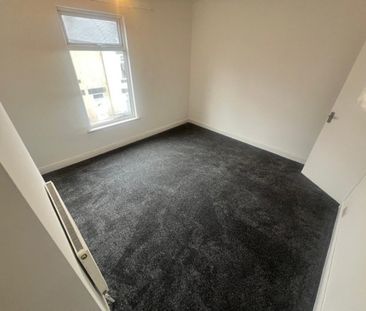 3 bed Terraced - To Let - Photo 2