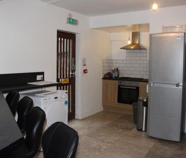 Room 4, 85 Wellington Park, Lisburn Road, BT96DN, Belfast - Photo 5