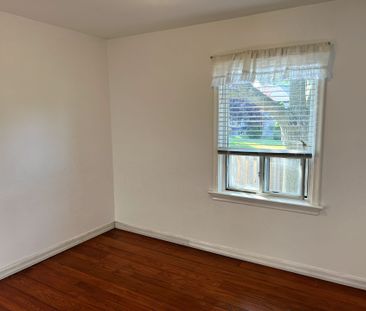 For Lease - 46 Ilfracombe Crescent, Toronto, Ontario - Photo 5