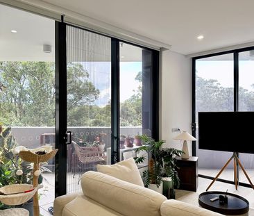 Stylish Two-Bedroom Apartment with Dual Parking & Golf Course Views - Photo 2