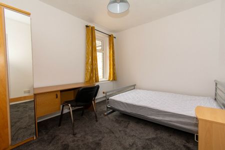 4 DOUBLE Bed Student house on Hankinson Road - Photo 3