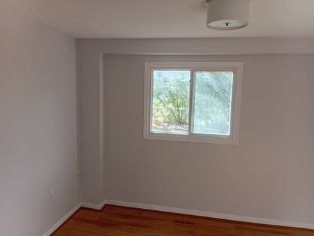 For Lease - 197 Browning Trail Unit# Back Unit, Barrie, Ontario - Photo 3