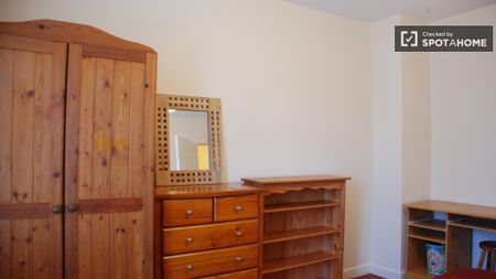 Wonderful room in shared apartment in Dun Laoghaire, Dublin - Photo 2
