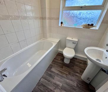 4 bedroom semi-detached house to rent - Photo 4