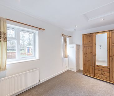 Available unfurnished now - Photo 5