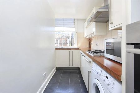 1 bedroom flat in Tooting - Photo 2