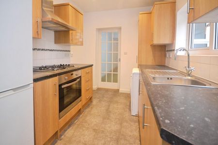 3 bedroom House To Let - Photo 2