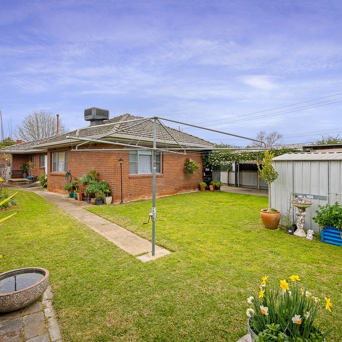 Convenience At Your Doorstep - Photo 1