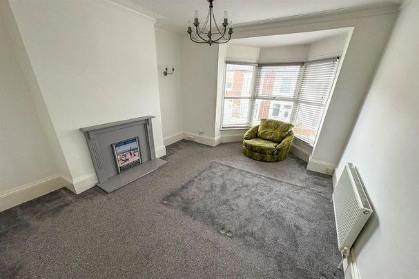 3 bedroom flat to rent - Photo 1