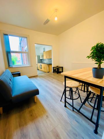 4 Bed Terraced House, Westwood Road, CV5 - Photo 2