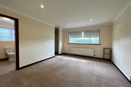 The Street, Beck Row, BURY ST. EDMUNDS - Photo 3