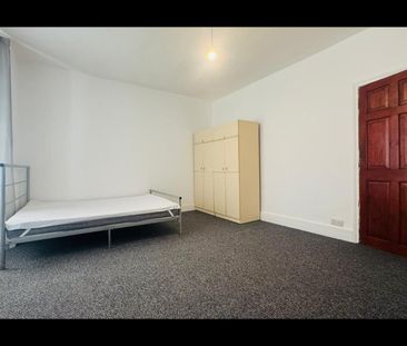 4 Bed Terraced House, Somerby Road, IG11 - Photo 6