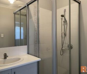 Cozy Two Bedroom Dual Key Unit - Photo 2