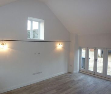 2 bedroom barn conversion to rent - Photo 1