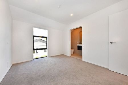 Modern 2 bedroom townhouse with 2 ensuites - Photo 4