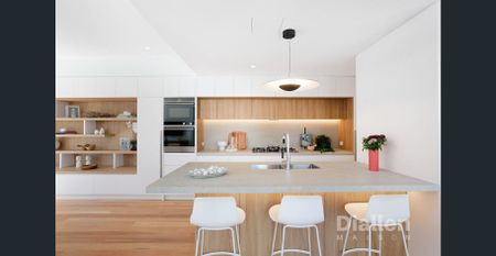 Spacious Family Home in Dover Heights - Photo 2