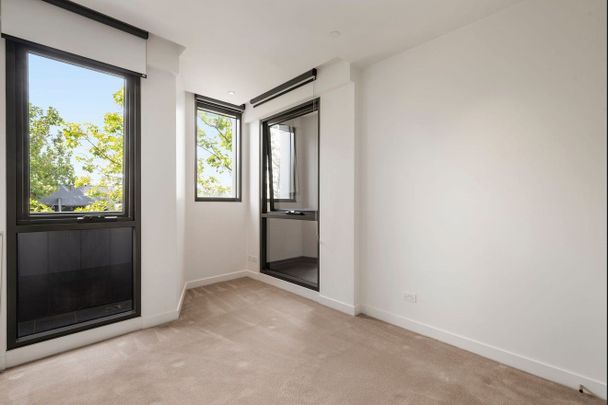 Contemporary Living in the Heart of South Yarra – Stylish, Convenient, and Tranquil - Photo 1