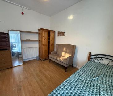 Property to rent - Photo 2