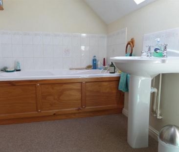 3 bedroom terraced house to rent - Photo 6
