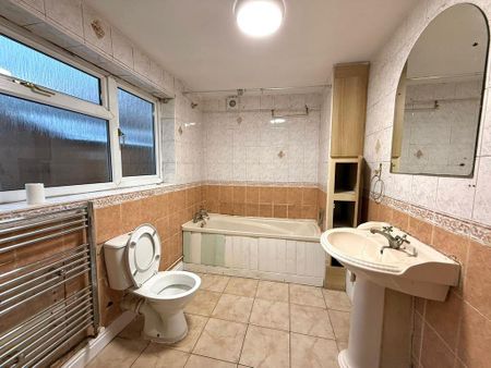 3 bedroom terraced house to rent - Photo 3