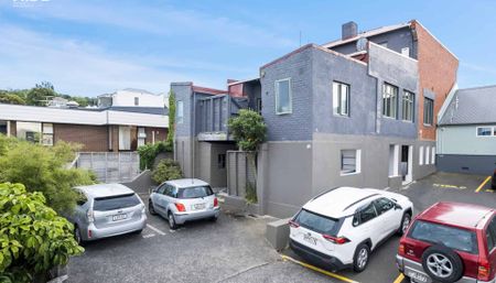 Lovely Inner City Apartment- Available 2026 - Photo 4