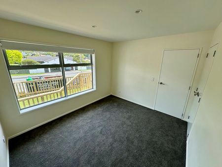 Modern, Sunny 3-Bedroom Townhouse in Karori - Photo 3