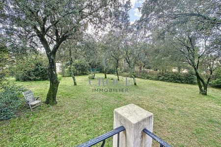 Location meublée. A 4 km d'Uzès, villa T5 à louer - Photo 3