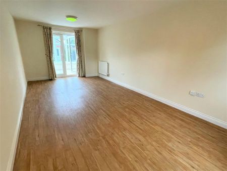 4 bedroom detached house to rent - Photo 4