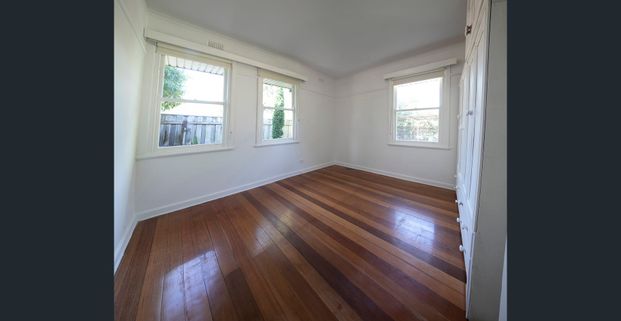 DELIGHTFUL HOME IN IDEAL LOCATION! - Photo 1