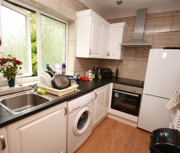 Long Drive, East Acton, London, W3 7PP - Photo 2
