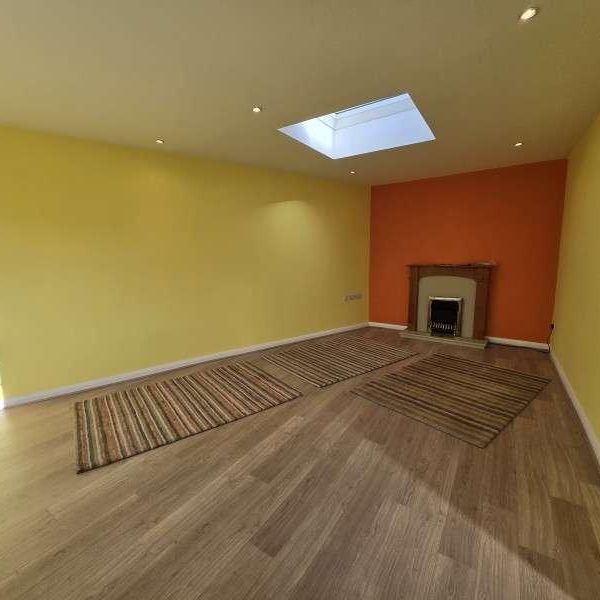 Dison Close, Enfield, EN3 - Photo 1