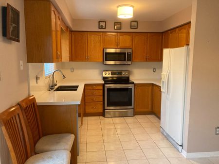 For Lease - 126 Pinedale Gate, Vaughan, Ontario - Photo 4