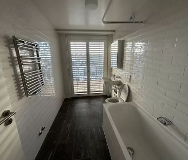 Moderne 2.5 pièces avec grand balcon proche du centre - Photo 5