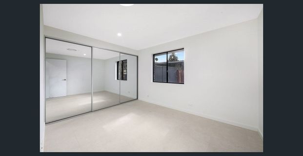 Ultra Modern Spacious Family Home - Photo 1