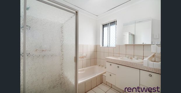 YOUR PERFECT FAMILY ENTERTAINER - Photo 1