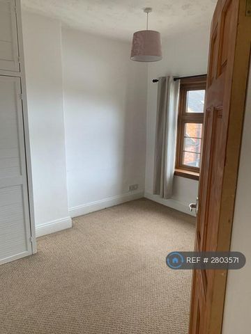 2 bedroom semi-detached house to rent - Photo 5