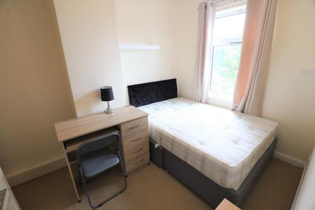 4 bedroom terraced house to rent - Photo 4