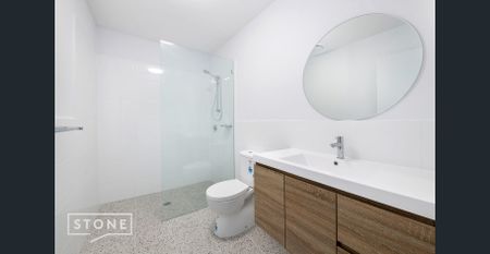 Stunning Brand New 3 bedroom Townhouse with Garage plus an extra parking space, Opposite the University of Newcastle & close to The Mater Hospital - Photo 4