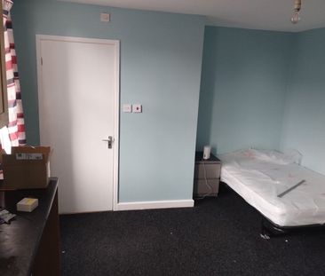 Room in a Shared Flat, Knowsley Road, L20 - Photo 2