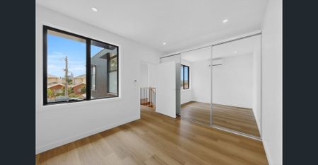 Brand New, Light-Filled Townhouse in a Convenient Fawkner Pocket - Photo 2