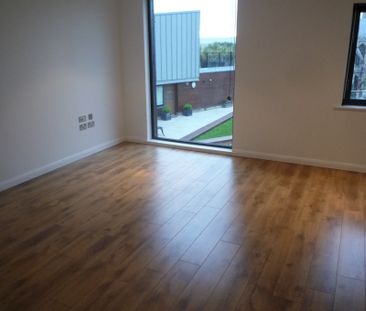 2 bed Apartment - To Let - Photo 6