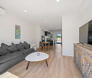 Style, Security & Comfort in One Smart Home - Photo 6