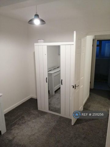 4 bedroom detached house to rent - Photo 4